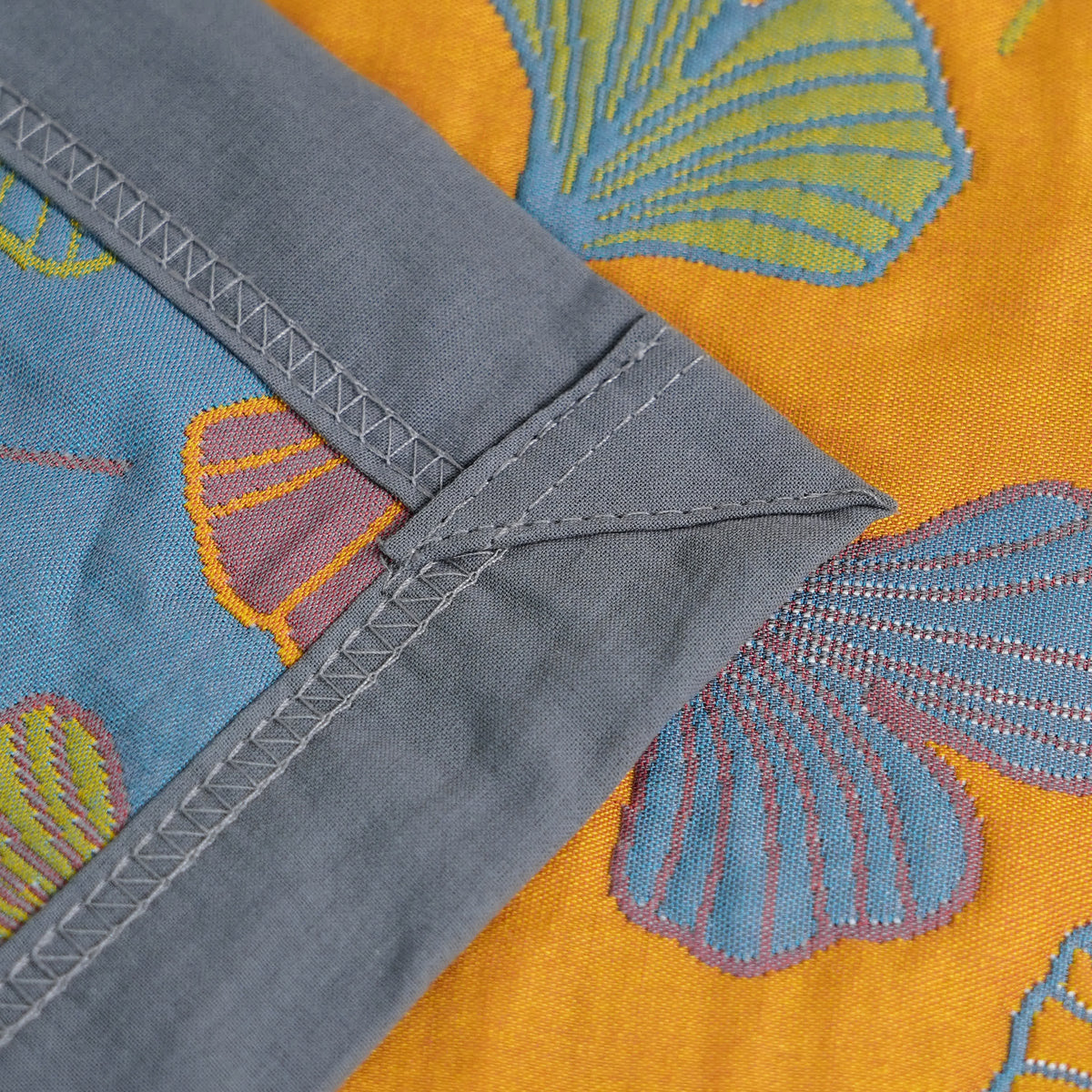 Trapunta reversibile in cotone con motivo a foglie di ginkgo - image 11