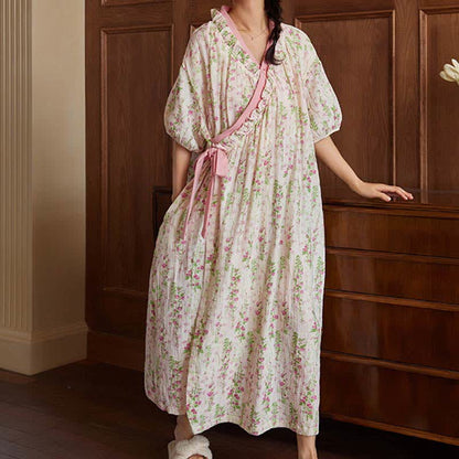 Elegante camicia da notte con stampa floreale e tasca