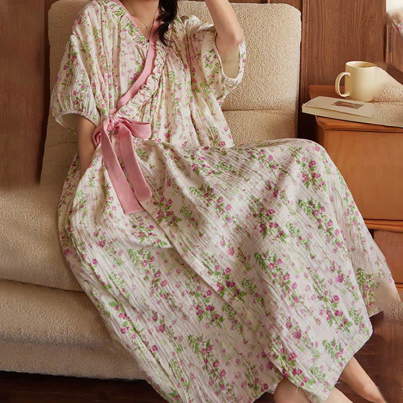 Elegante camicia da notte con stampa floreale e tasca