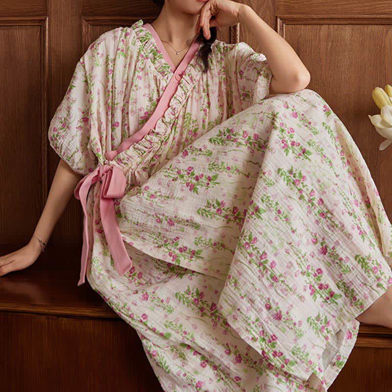 Elegante camicia da notte con stampa floreale e tasca