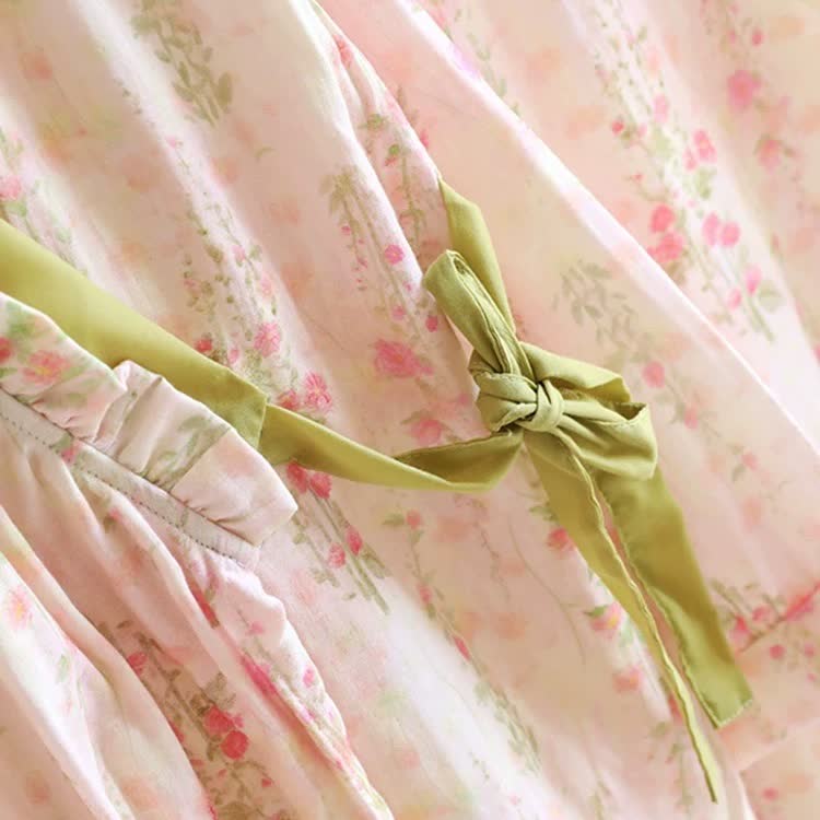 Completo da casa in garza di cotone con stampa a rose e parte anteriore asimmetrica