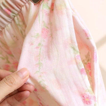 Completo da casa in garza di cotone con stampa a rose e parte anteriore asimmetrica