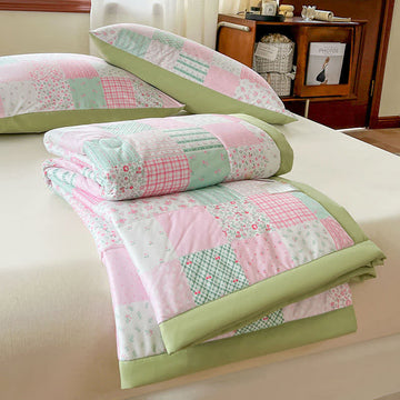 Trapunta estiva in garza a doppio strato con motivo floreale patchwork