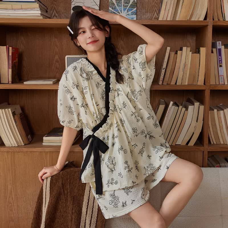 Pigiama con grazioso reggiseno a maniche corte floreale incluso