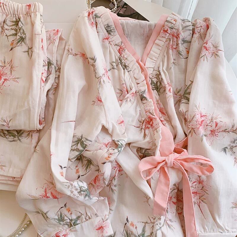 Pigiama Kimono in cotone con fiori di giglio
