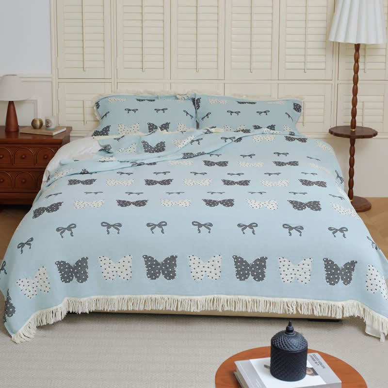 Trapunta con fiocco a farfalla in puro cotone garzato e nappe morbide