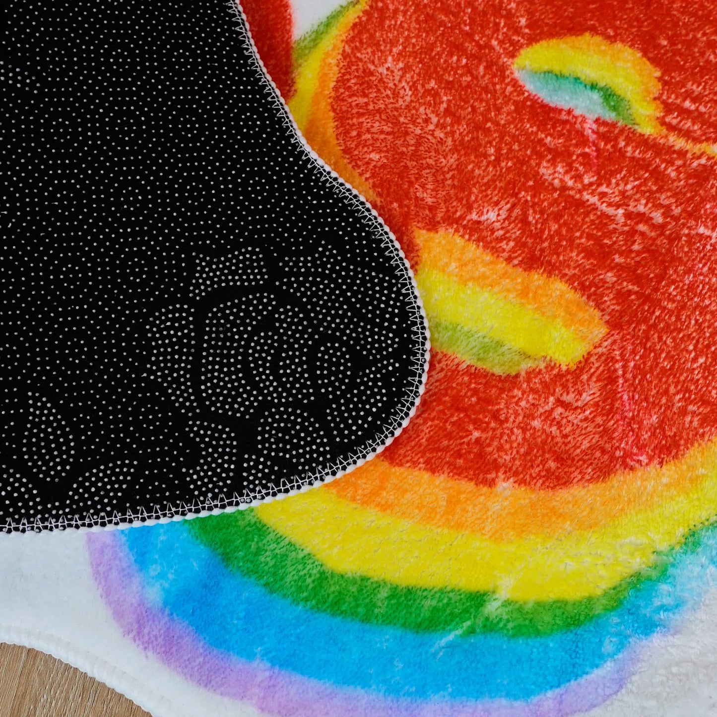 Tappetino da bagno antiscivolo in morbido pile con lettere arcobaleno