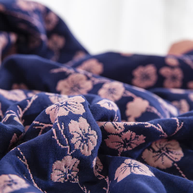 Trapunta reversibile in garza di cotone jacquard con motivo floreale pastorale