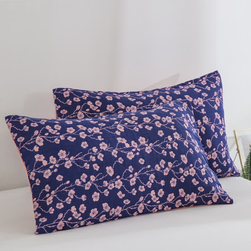 Trapunta reversibile in garza di cotone jacquard con motivo floreale pastorale