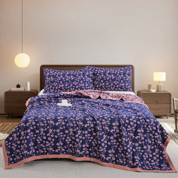 Trapunta reversibile in garza di cotone jacquard con motivo floreale pastorale