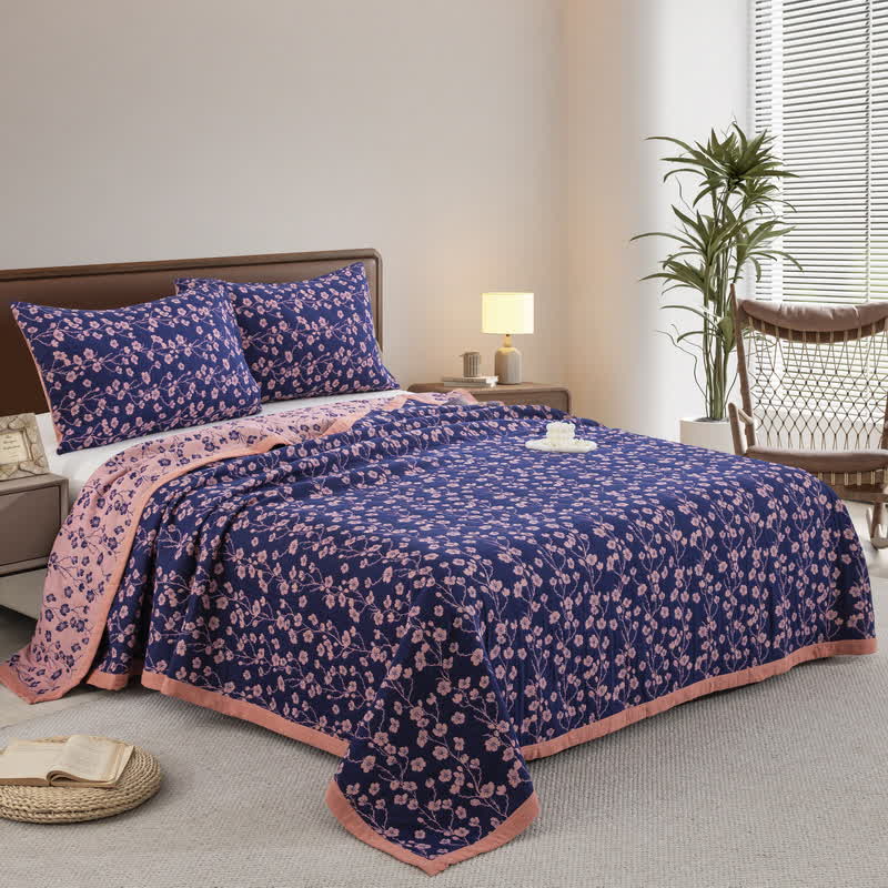 Trapunta reversibile in garza di cotone jacquard con motivo floreale pastorale