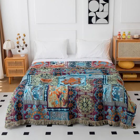 Trapunta reversibile in cotone con nappe e motivo floreale blu boho