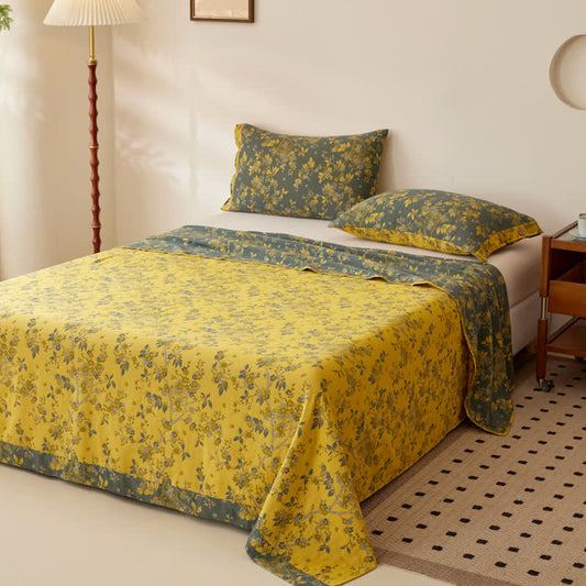 Copriletto reversibile in garza di cotone tinto in filo, stile vintage, con fiori di prugna