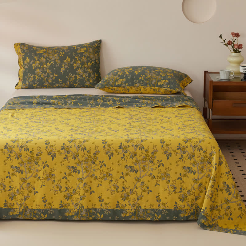 Copriletto reversibile in garza di cotone tinto in filo, stile vintage, con fiori di prugna