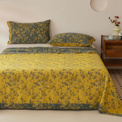 Copriletto reversibile in garza di cotone tinto in filo, stile vintage, con fiori di prugna