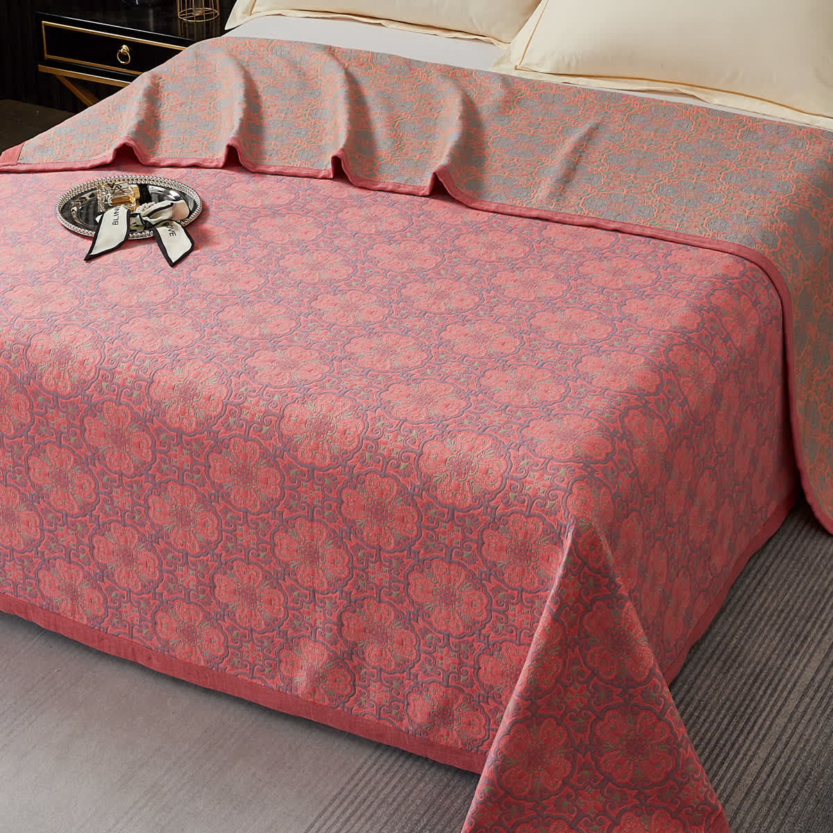 Trapunta in cotone tinto in filo con motivo floreale vintage