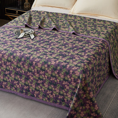 Trapunta in cotone tinto in filo con motivo a fiori di prugna viola