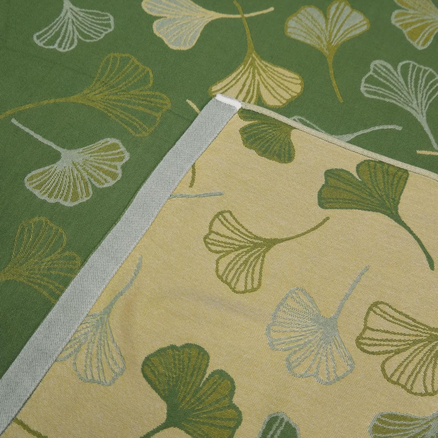 Coperta rinfrescante estiva in foglie di ginkgo verde