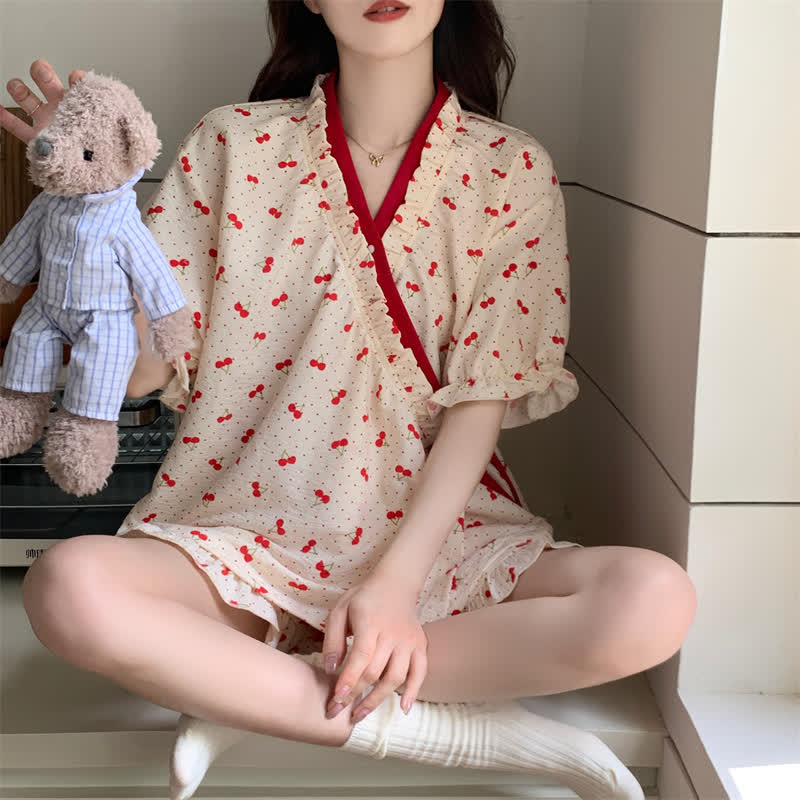 Loungewear con maniche a volant e pois ciliegia