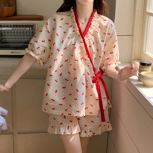 Loungewear con maniche a volant e pois ciliegia