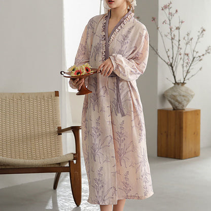 Kimono con volant floreali viola