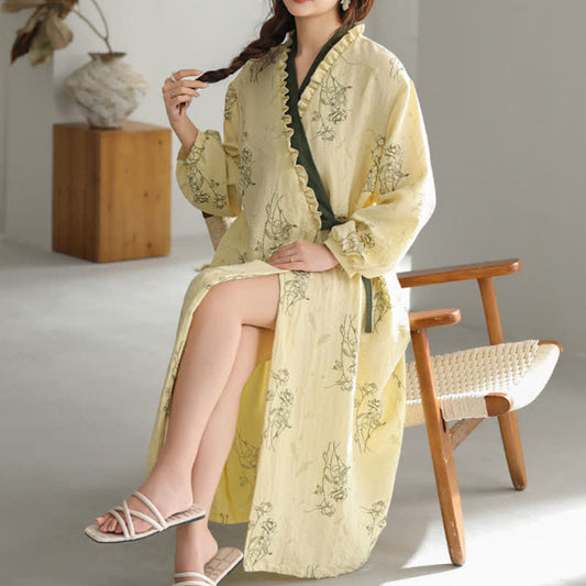 Kimono con volant e stampa a rose