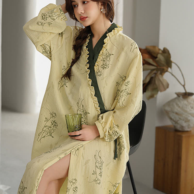 Kimono con volant e stampa a rose