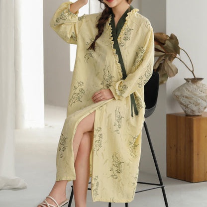 Kimono con volant e stampa a rose