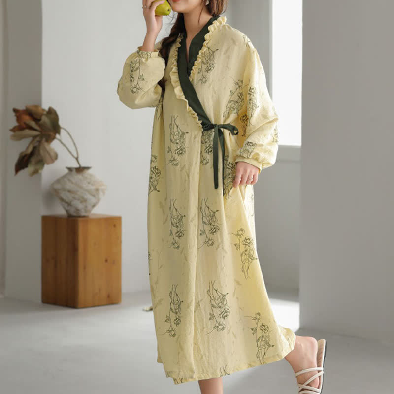 Kimono con volant e stampa a rose