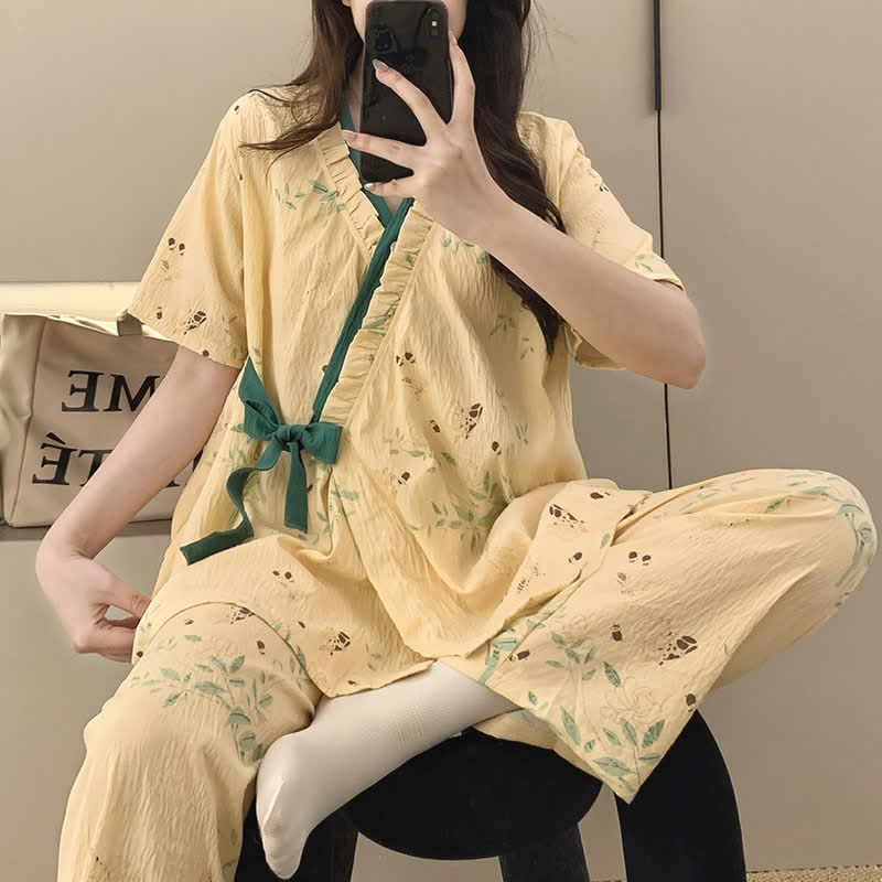 Completo da notte kimono con volant e stampa a foglie