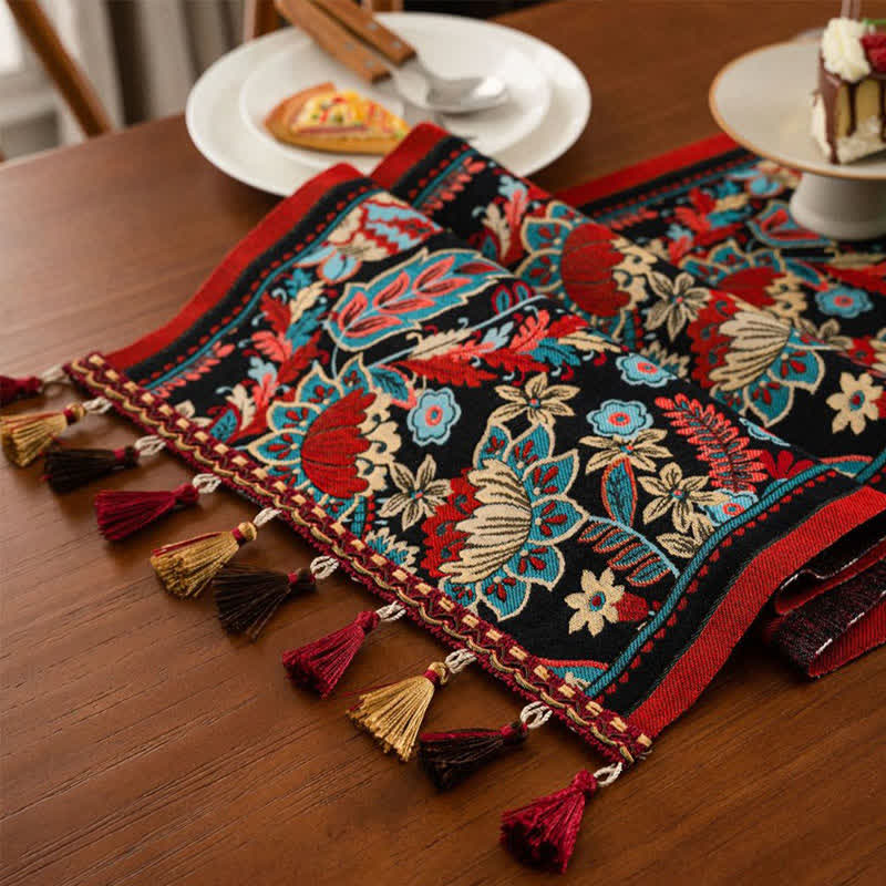 Runner da tavolo vintage con nappa jacquard floreale