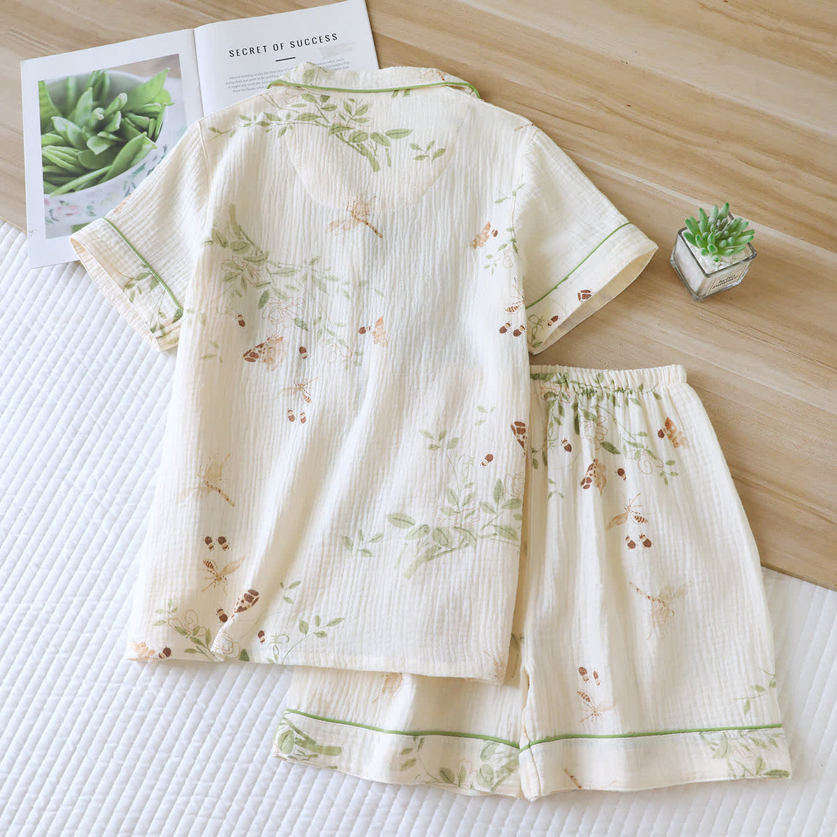 Set pigiama in cotone con stampa di farfalle e foglie - image 1