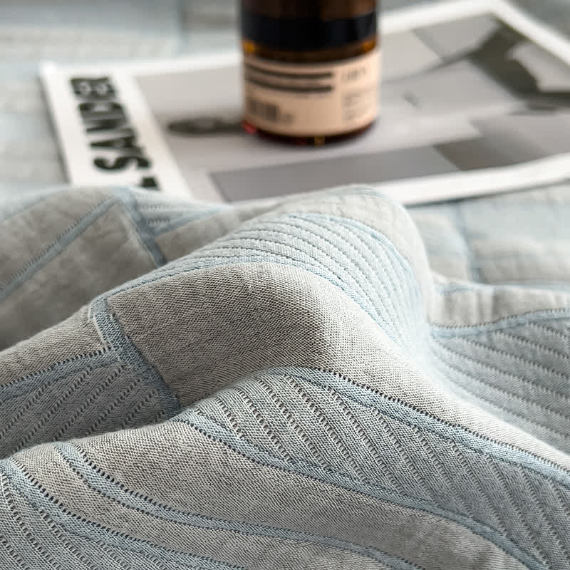Trapunta in mussola di cotone con stampa a righe minimaliste