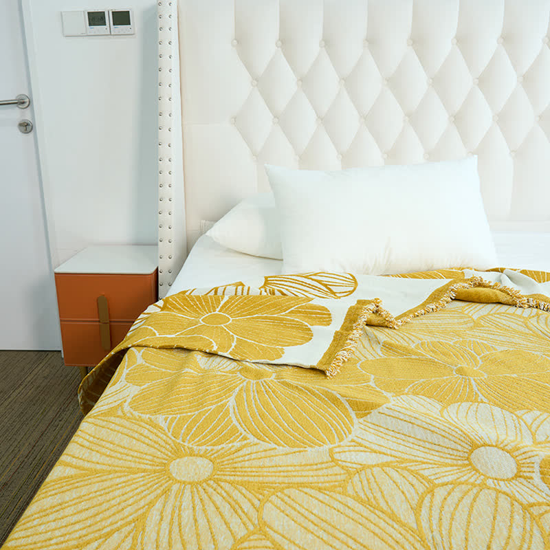 Coperta in ciniglia jacquard con nappe e motivo a margherita