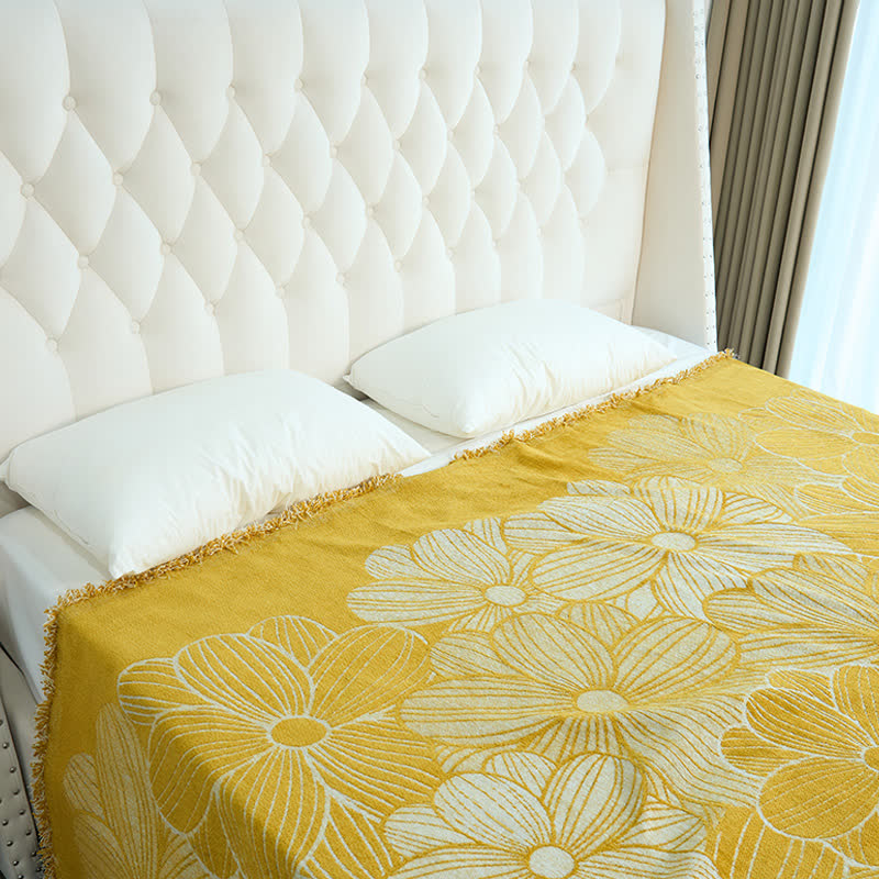 Coperta in ciniglia jacquard con nappe e motivo a margherita