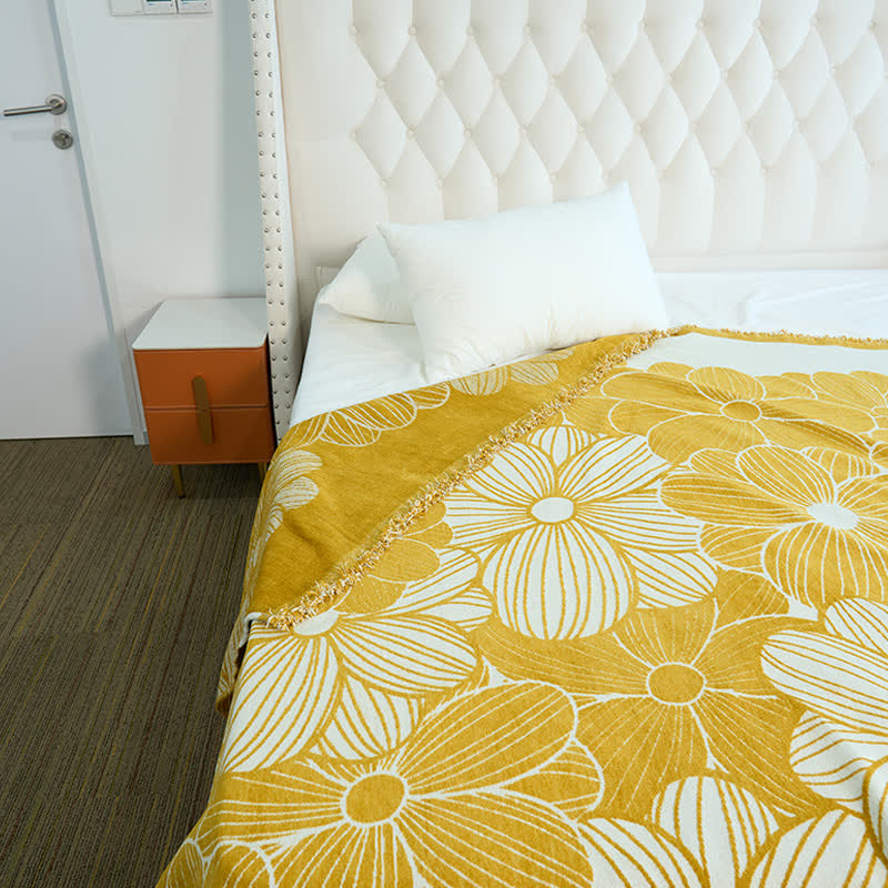 Coperta in ciniglia jacquard con nappe e motivo a margherita