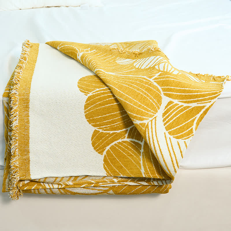 Coperta in ciniglia jacquard con nappe e motivo a margherita