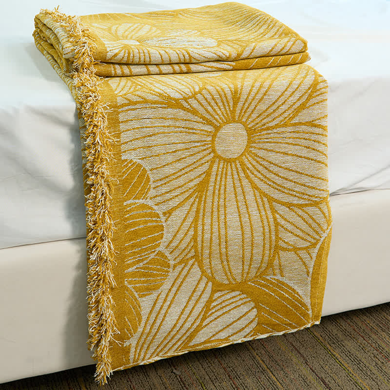 Coperta in ciniglia jacquard con nappe e motivo a margherita