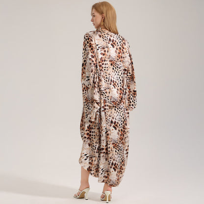 Kimono con stampa leopardata marrone artistica