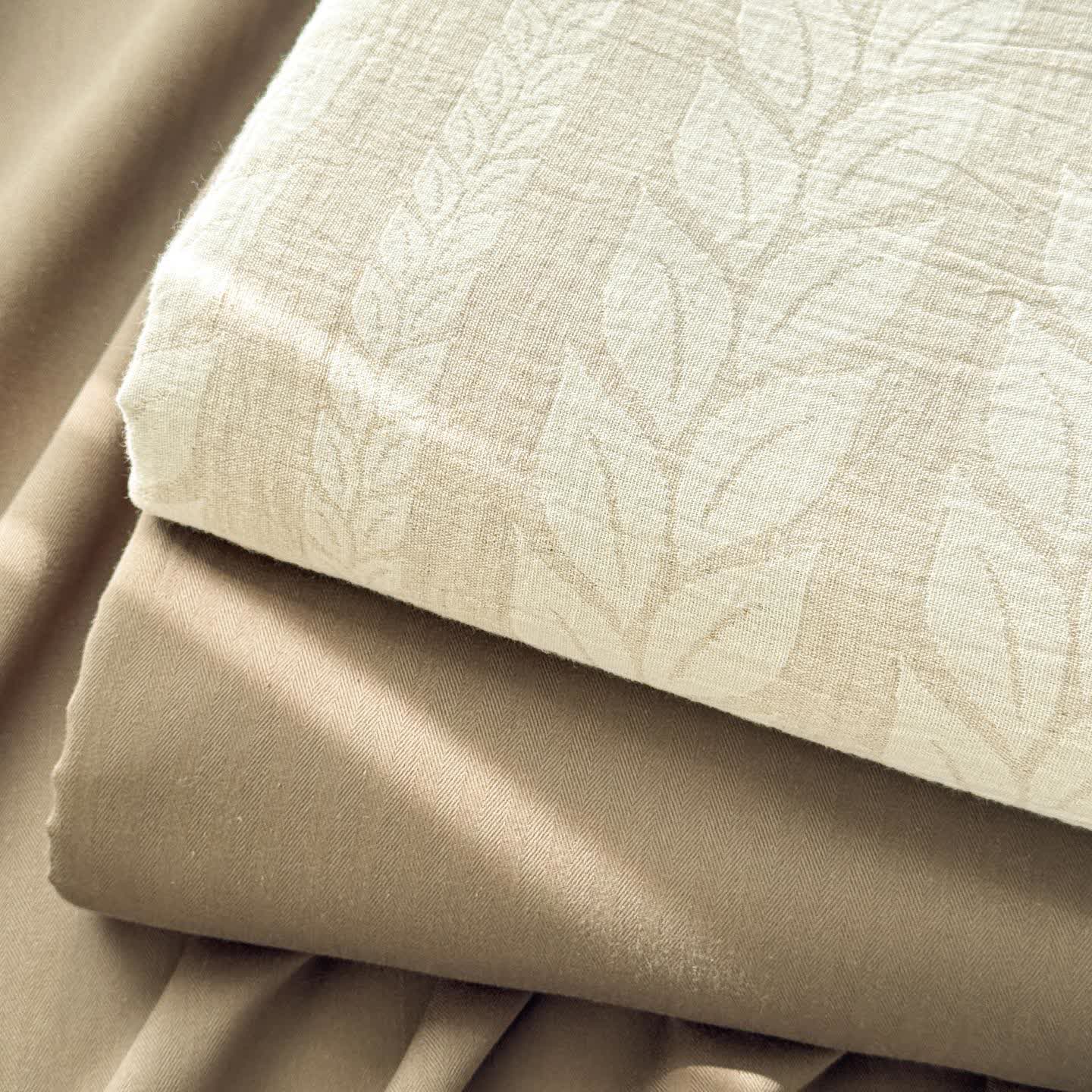 Copriletto in lino e cotone testurizzato color grano beige