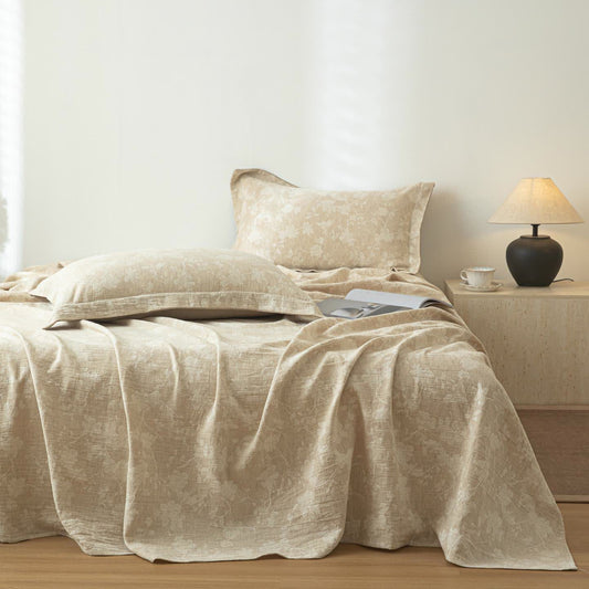 Copriletto in lino e cotone testurizzato con motivo floreale beige