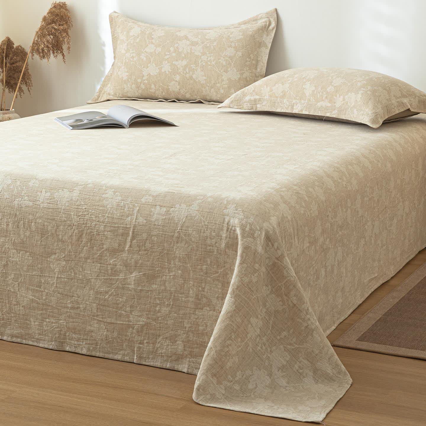 Copriletto in lino e cotone testurizzato con motivo floreale beige