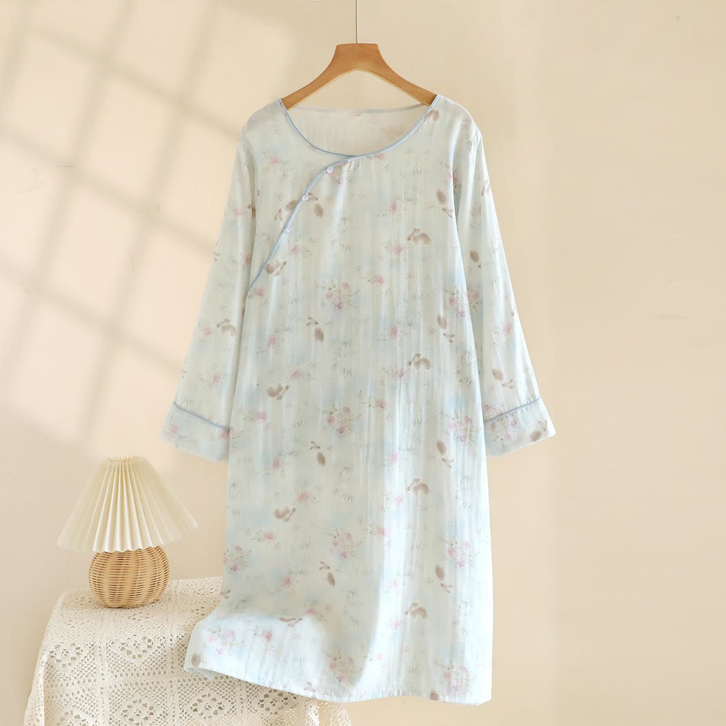 Camicia da notte in garza di cotone e bambù con coniglio orientale