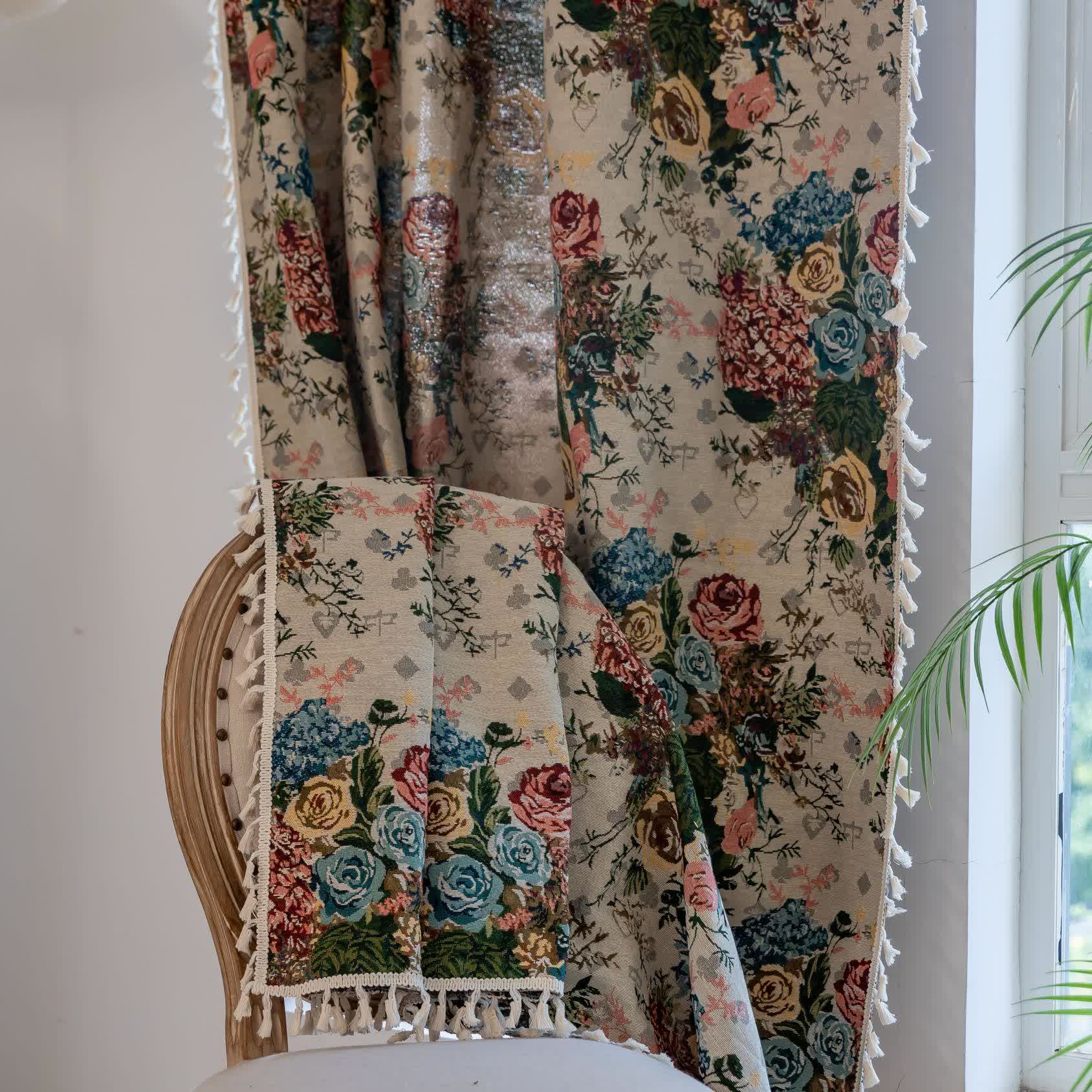 Tenda con nappe di rose colorate retrò - image 5