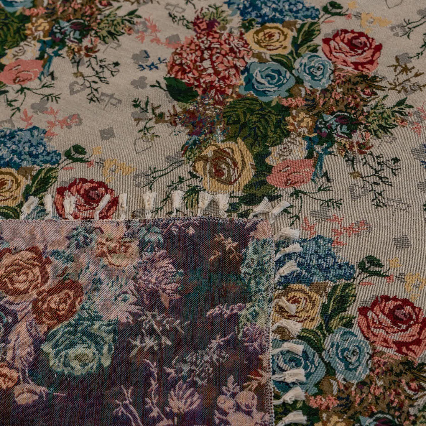 Tenda con nappe di rose colorate retrò - image 9