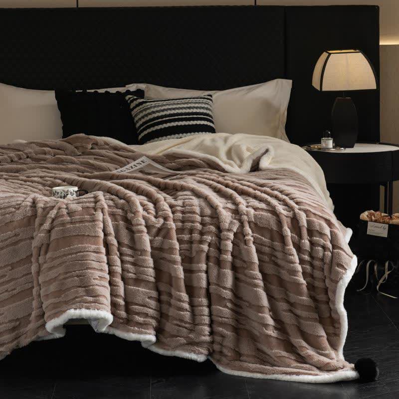 Coperta jacquard a righe testurizzate - image 7