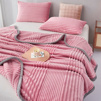 Coperta in peluche a righe tinta unita - image 11
