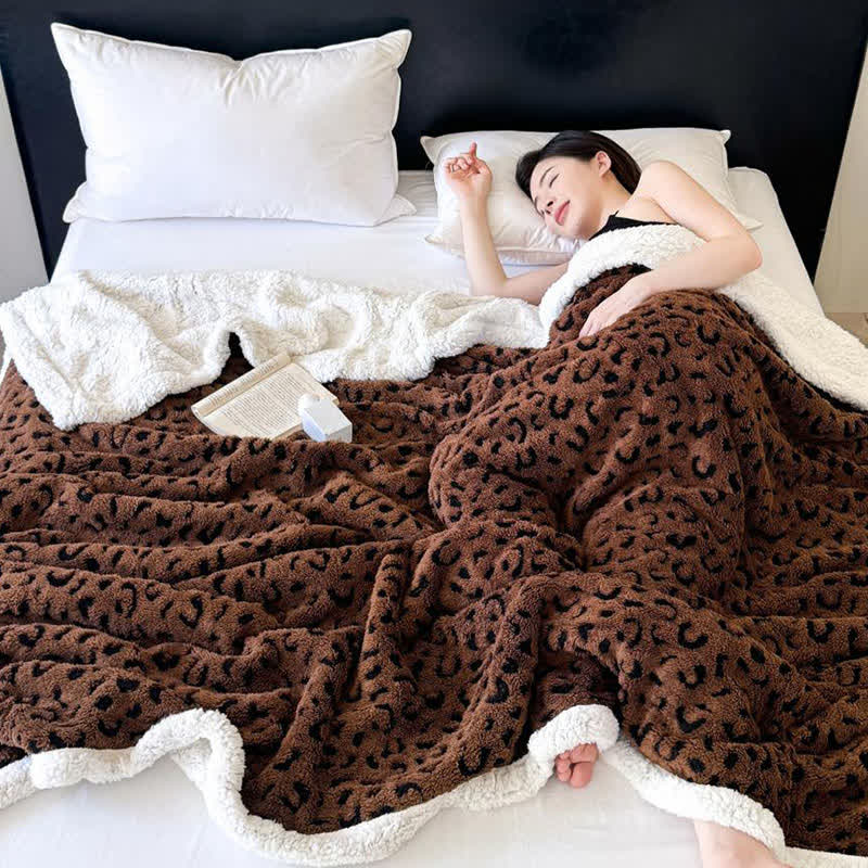Coperta in sherpa jacquard leopardata - image 16