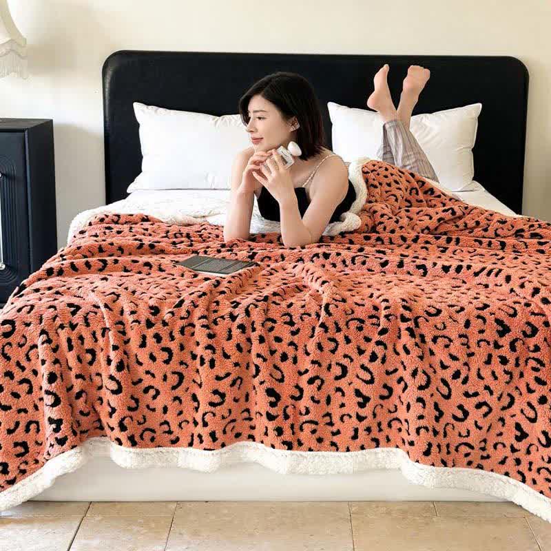 Coperta in sherpa jacquard leopardata - image 13