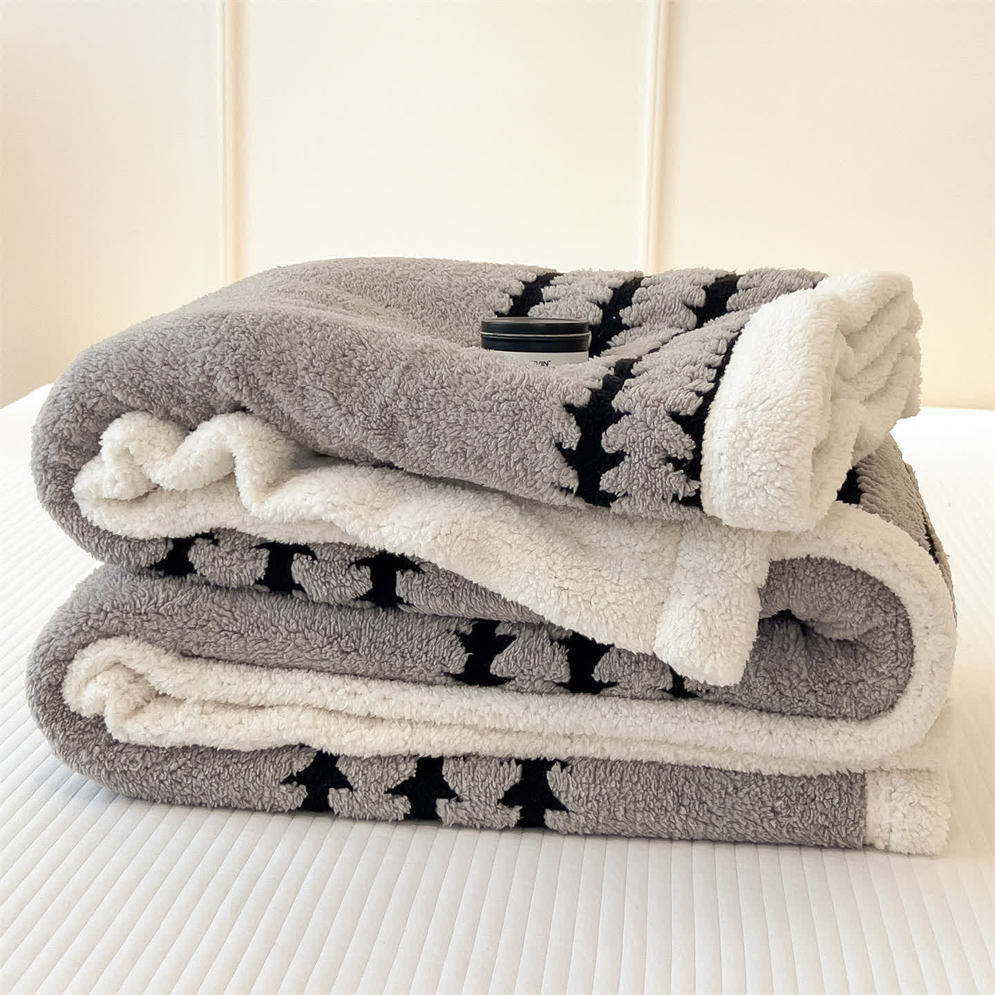 Coperta jacquard con stampa geometrica - image 8